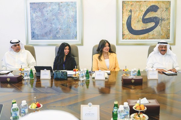 عبدالعزيز الدخيل وم.منال العصفور ونوف بهبهاني وأيمن السبيعي