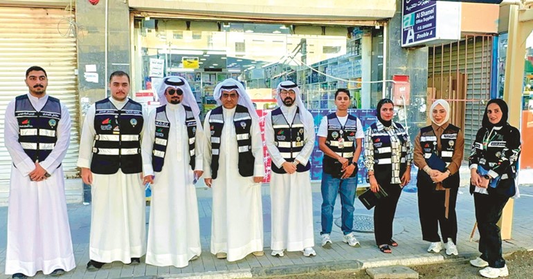 فيصل الأنصاري مع فريق الرقابة