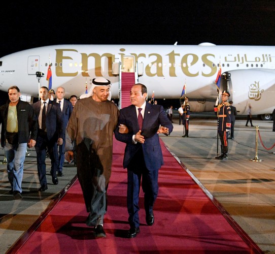 الرئيس السيسي يستقبل الشيخ محمد بن زايد في مطار العلمين