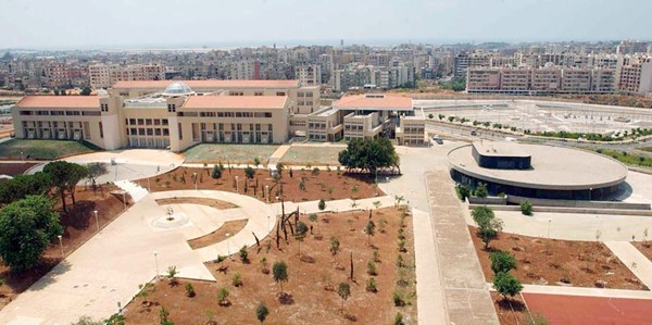 المجمع الرئيسي للجامعة اللبنانية في ألحدت (محمود الطويل)