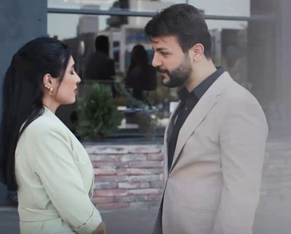  وفي مشهد من مسلسل خان الذهب