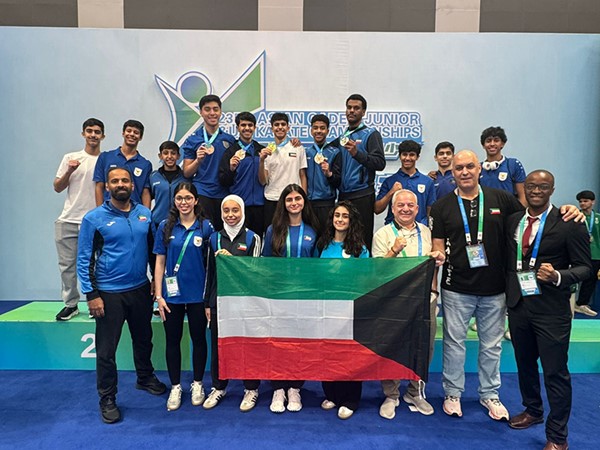  لقطة جماعية لناشئى وناشئات منتخب الكويت للكراتيه بعد اختتام البطولة الآسيوية الـ 23 للناشئين والناشئات التي استضافتها مدينة شاجوان الصينية