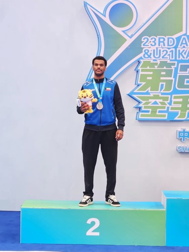 تكريم اللاعب جاسم بافقير بعد فوزه بالميدالية الفضية لوزن (فوق 84 كيلوغراما)