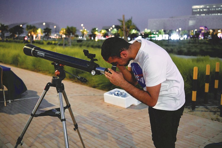 رؤية إحدى مراحل خسوف القمر