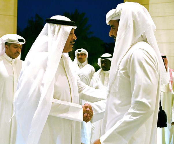 صاحب السمو الشيخ تميم بن حمد أمير قطر مستقبلا ممثل صاحب السمو الأمير الشيخ مشعل الأحمد سمو ولي العهد الشيخ صباح الخالد