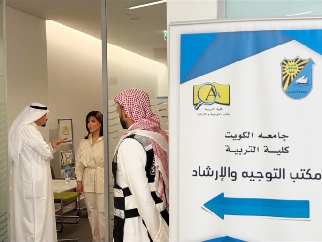 مديرة جامعة الكويت تتابع عملية «الباي فورس»