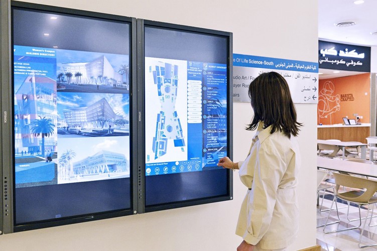 مديرة جامعة الكويت تتابع عملية «الباي فورس»
