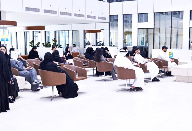 مديرة جامعة الكويت تتابع عملية «الباي فورس»