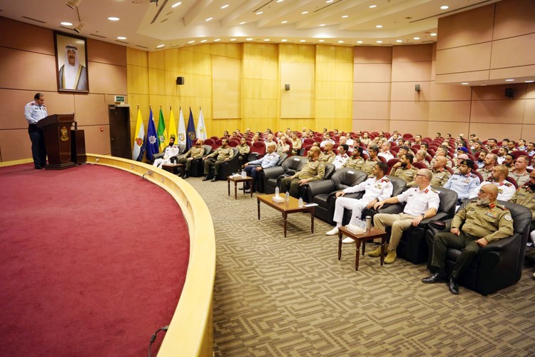 افتتاح دورة القيادة والأركان المشتركة في كلية مبارك العبدالله