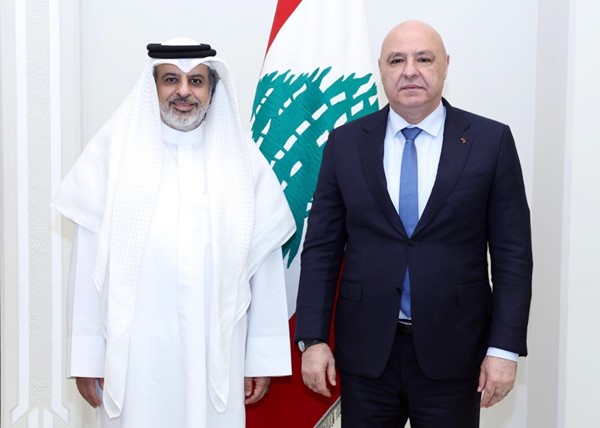  الرئيس اللبناني جوزف عون خلال استقباله الأمين العام لملتقى الإعلام العربي ماضي الخميس في قصر بعبدا