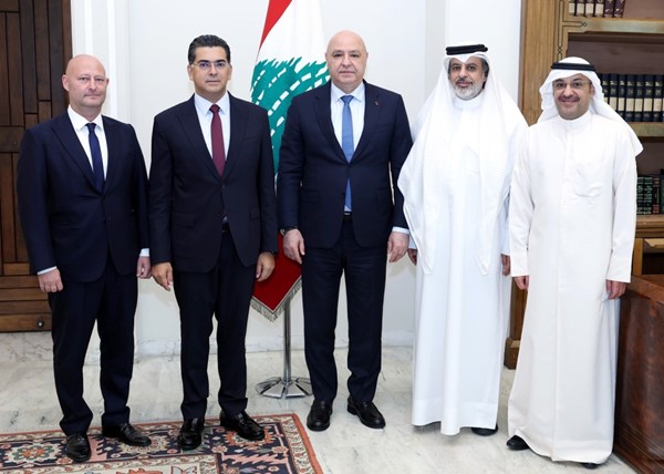  الرئيس اللبناني جوزف عون خلال استقباله الأمين العام لملتقى الإعلام العربي ماضي الخميس بحضور وزير الإعلام اللبناني بول مرقص