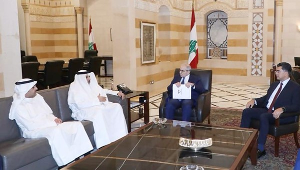 رئيس مجلس الوزراء اللبناني د.نواف سلام مستقبلا الأمين العام للملتقى الإعلامي العربي ماضي الخميس في السرايا (محمود الطويل)