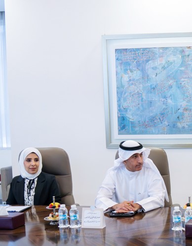 رئيس إدارة الفتوى والتشريع المستشار صلاح الماجد وأنوار الداهش