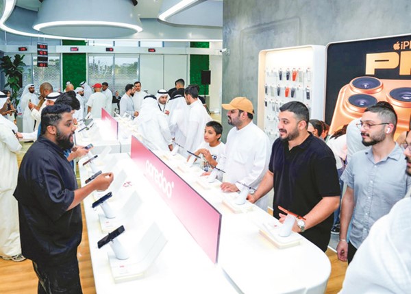إقبال كبير على الهاتف الجديد