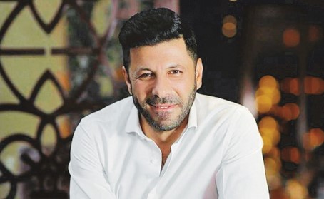 إياد نصار: تعلمت الكثير من أحمد حلمي
