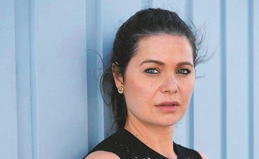 يسرا اللوزي أول المتعاقدين على «المداح 6»