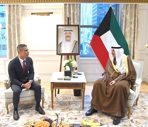 ممثل صاحب السمو الأمير الشيخ مشعل الأحمد سمو ولي العهد الشيخ صباح الخالد خلال اللقاء مع عمدة مدينة ميامي فرانسيس سواريز