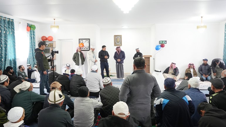 افتتاح أحد المساجد خلال الرحلة