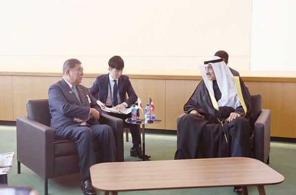 ممثل صاحب السمو الأمير الشيخ مشعل الأحمد سمو ولي العهد الشيخ صباح الخالد خلال اللقاء مع شيغيرو إيشيبا رئيس وزراء اليابان
