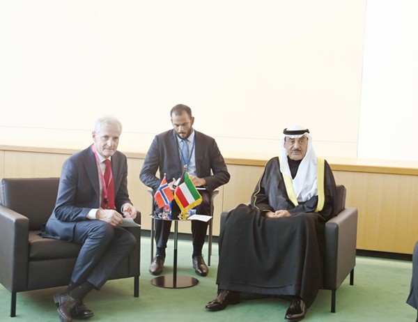 ممثل صاحب السمو الأمير الشيخ مشعل الأحمد سمو ولي العهد الشيخ صباح الخالد خلال اللقاء مع رئيس وزراء النرويج جوناس جار ستور