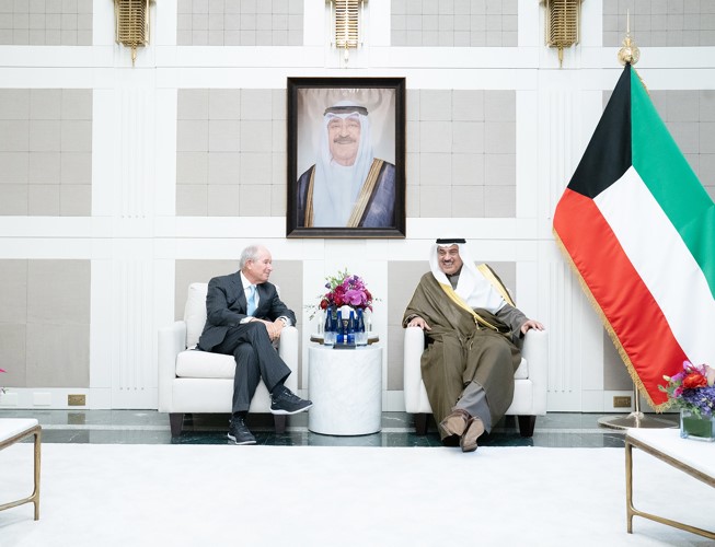 ممثل صاحب السمو الأمير الشيخ مشعل الأحمد سمو ولي العهد الشيخ صباح الخالد خلال اللقاء مع ستيف شوارتزمان الرئيس التنفيذي لمجموعة بلاك ستون