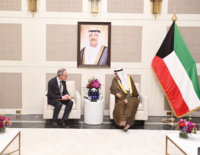 ممثل صاحب السمو الأمير الشيخ مشعل الأحمد سمو ولي العهد الشيخ صباح الخالد خلال اللقاء مع ديڤيد زابولسكي نائب الرئيس الأول ورئيس الشؤون العالمية والمسؤول القانوني لشركة أمازون