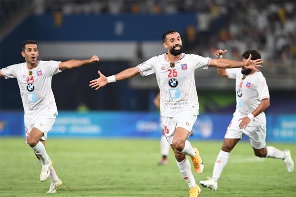 الكويت يتجاوز القادسية وينفرد بالصدارة