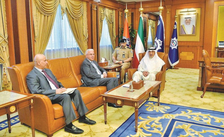 اليوسف استقبل السفير الفلسطيني