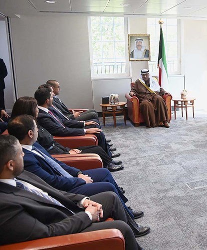سمو ولي العهد الشيخ صباح الخالد خلال زيارة مكتب الاستثمار الكويتي بحضور العضو المنتدب للهيئة العامة للاستثمار الشيخ سعود سالم العبدالعزيز