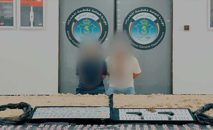بالفيديو.. إحباط ضخ 500 ألف حبة «كبتاغون» و100 ألف كبسولة «لاريكا» بضبط مقيمين في البلاد بصورة غير قانونية