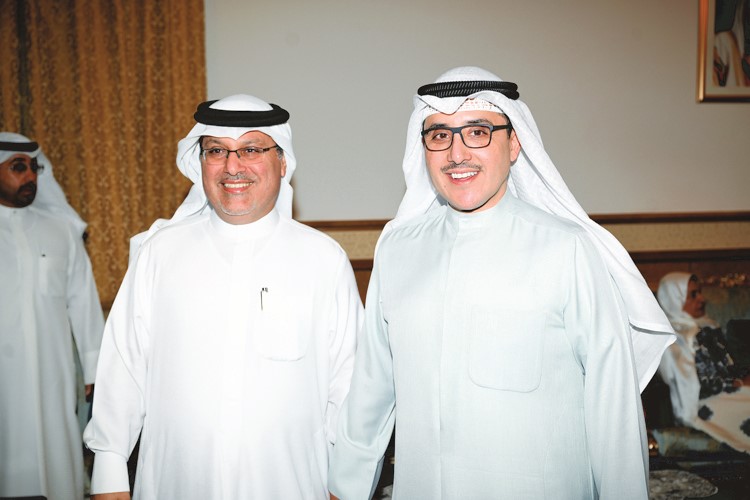 الشيخ د.أحمد ناصر المحمد والسفير البحريني صلاح المالكي في الديوانية