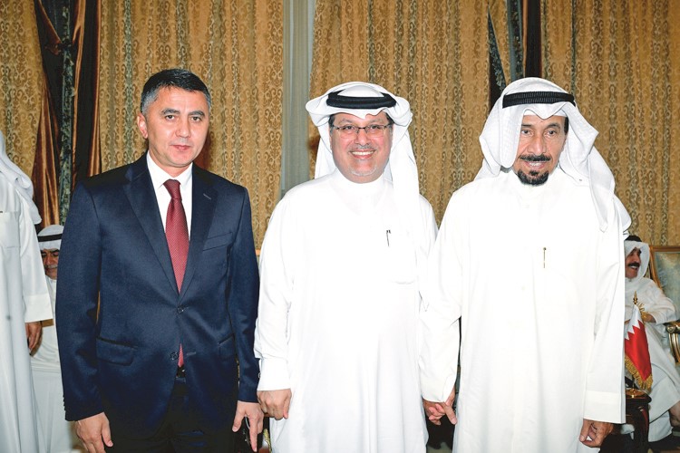 الشيخ علي الجابر وسفير البحرين صلاح المالكي