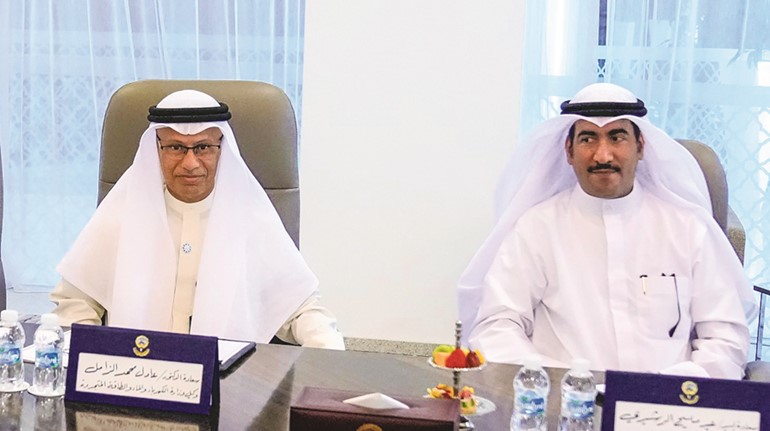 وكيل وزارة الكهرباء والماء د.عادل الزامل ووكيل الأشغال بالتكليف عيد الرشيدي