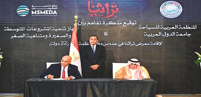 مدبولي يشهد توقيع مذكرة تفاهم بين «العربية للسياحة» و«تنمية المشروعات» لإقامة معرض تراثنا بدول المنظمة