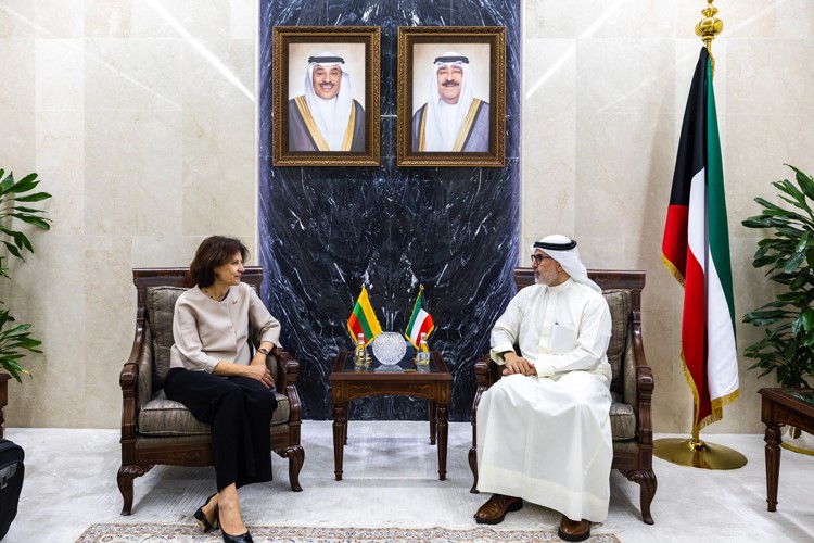 نائب وزير الخارجية السفير الشيخ جراح جابر الأحمد خلال اللقاء
معنائب وزير الخارجية في ليتوانياأودرا بليبايتي
