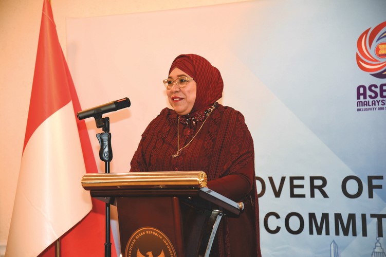 سفيرة إندونيسيا لينا ماريانا تلقي كلمتها
