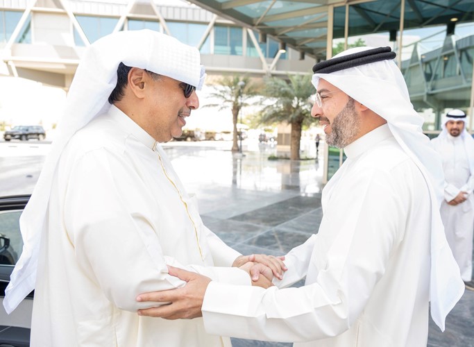 وزير شؤون الديوان الأميري الشيخ حمد جابر العلي خلال الزيارة وفي استقباله رئيس الهيئة العامة للطيران المدني الشيخ م.حمود المبارك