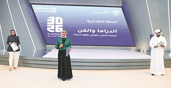د. فهد تركي ود. لولوة صفر وحنان الخضري أثناء تقديم الحلقة النقاشية	 (ريليش كومار)