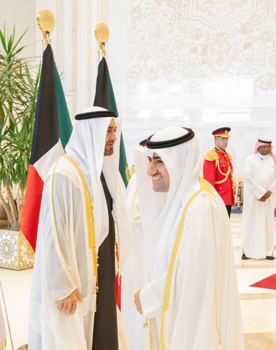 صاحب السمو الشيخ محمد بن زايد آل نهيان رئيس دولة الإمارات العربية المتحدة ووكيل الديوان الأميري الشيخ عبدالعزيز مشعل المبارك