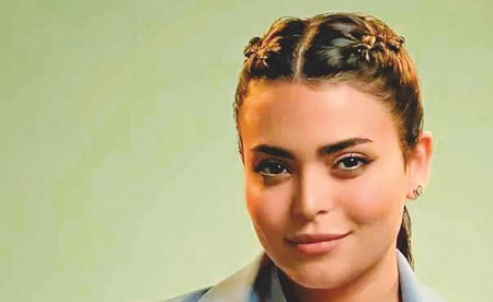 أسماء جلال: أعيش حياتي وفق قناعاتي ولا أرد على الانتقادات