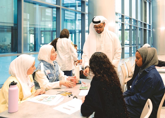 الورشة تهدف إلى تشجيع الإبداع العلمي بين الطالبات