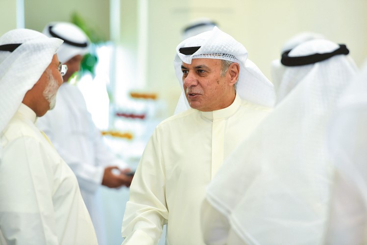 نائب رئيس مجلس الإدارة والرئيس التنفيذي لمجموعة بوبيان عادل الماجد خلال حديثه مع رئيس مجلس الإدارة عبدالعزيز الشايع