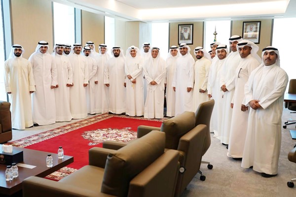 رئيس المجلس الأعلى للقضاء رئيس محكمة التمييز المستشار د.عادل بورسلي ورئيس محكمة الاستئناف المستشار محمد أحمد السيد عبدالله الرفاعي ونائب رئيس المحكمة الكلية المستشار خالد العثمان مع عدد من قضاة المحكمة الكلية الجدد