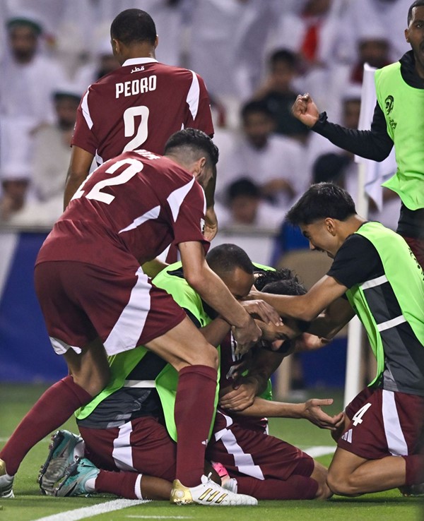 "العنابي" القطري إلى مونديال 2026.. و"الأبيض" الإماراتي في "الملحق الآسيوي"