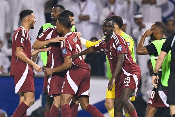 "العنابي" القطري إلى مونديال 2026.. و"الأبيض" الإماراتي في "الملحق الآسيوي"