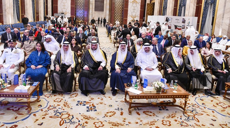 نائب وزير الخارجية الشيخ جراح الجابر ووكيل وزارة الدفاع الشيخ د.عبدالله المشعل ووكيل الشؤون د.خالد العجمي والسفير نجيب البدر ومدير عام الإدارة العامة لخفر السواحل العميد ركن بحري الشيخ مبارك علي الصباح