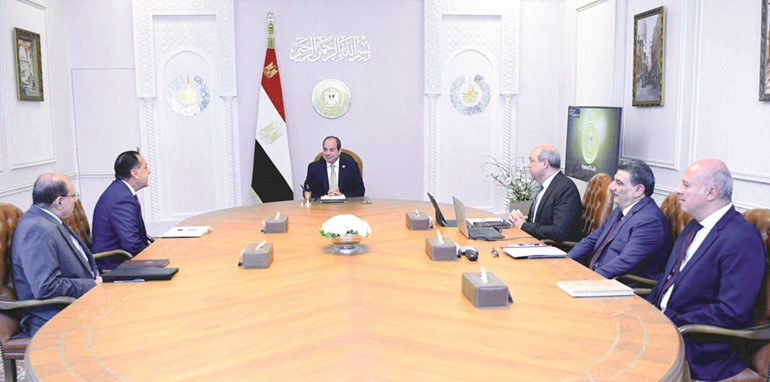 جانب من اجتماع الرئيس عبدالفتاح السيسي أمس مع د.مصطفى مدبولي رئيس الوزراء ود.سامح الحفني وزير الطيران المدني واللواء أمير سيد مستشار الرئيس للتخطيط العمراني والفريق أحمد الشاذلي مستشار الرئيس للشؤون المالية