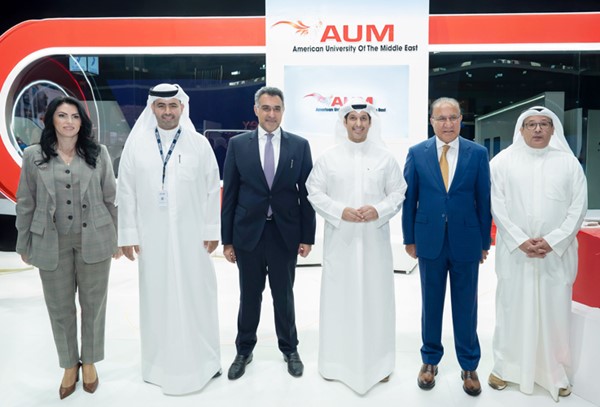 AUM تؤكد التزامها باستقطاب الكفاءات الوطنية في معرض «وظيفتي» الرابع