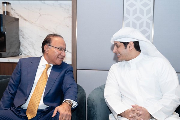 AUM تؤكد التزامها باستقطاب الكفاءات الوطنية في معرض «وظيفتي» الرابع