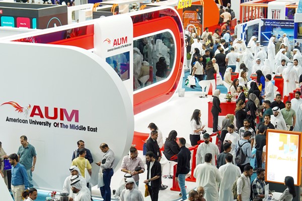 AUM تؤكد التزامها باستقطاب الكفاءات الوطنية في معرض «وظيفتي» الرابع